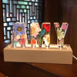 Custom pressed flower real flower name night light,color dried flower resin letter number symbol light nice gift for friend family lover