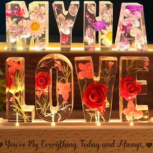 Natural Flower Night Light · Custom Name Resin Lamp · Gift for Niece or Baby · Flower Girl LED Décor · Unique Birthday Gift · Home Decor