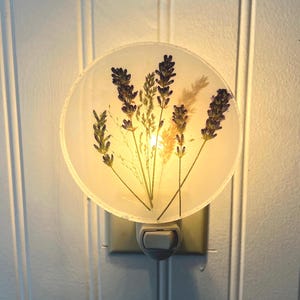 Pressed Flowers, Nightlight, Lavender Lover, Real flowers, Real Lavender, Boho decor, Gift for gardeners, Nature lighting