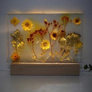 Handmade Flower Garden Lamp/ Real Pressed Flowers, Timeless Light/ Personalized Acrylic Night Light with Wooden Base/ Custom Engraved Gift