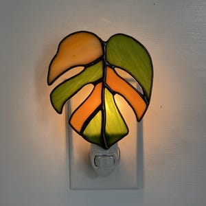 Stained Glass Night Light – Monstera Leaf - Nature’s Glow in Modern Art